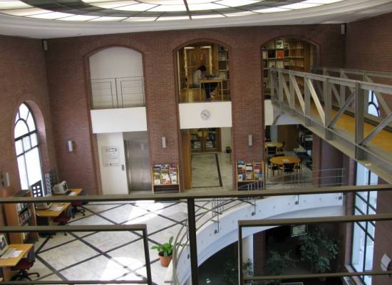 Εικόνα 1ου ορόφου κτιρίου Κεντρικής Βιβλιοθήκης ΠΘ (Βόλος)