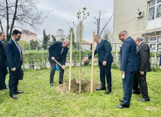 ΕΚΔΗΛΩΣΗ ΤΙΜΗΣ ΓΙΑ ΤΟΝ ΙΠΠΟΚΡΑΤΗ ΣΤΟ ΤΜΗΜΑ ΙΑΤΡΙΚΗΣ ΤΟΥ ΒΕΛΙΓΡΑΔΙΟΥ ΣΕΡΒΙΑΣ ΚΑΙ ΥΠΟΓΡΑΦΗ ΠΡΩΤΟΚΟΛΛΟΥ ΣΥΝΕΡΓΑΣΙΑΣ ΜΕ ΤΟ ΤΜΗΜΑ ΙΑΤΡΙΚΗΣ ΤΟΥ ΠΑΝΕΠΙΣΤΗΜΙΟΥ ΘΕΣΣΑΛΙΑΣ