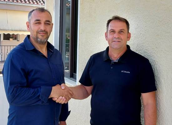 Συνάντηση του Επ. Καθηγητή Ιωάννη Δ. Μωρρέ του ΤΕΦΑΑ του Πανεπιστημίου Θεσσαλίας με τον Πρόεδρο της Κοινότητας Μάνδρας κύριο Σπύρο Καδόγλου.