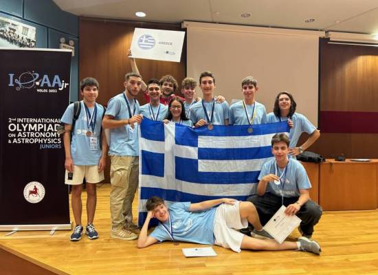 Η Ελληνική ομάδα, ο Πρόεδρος της Οργανωτικής Επιτροπής και όλοι οι φοιτητές-εθελοντές, αμέσως μετά την λήξη της τελετής απονομής των μεταλλίων.