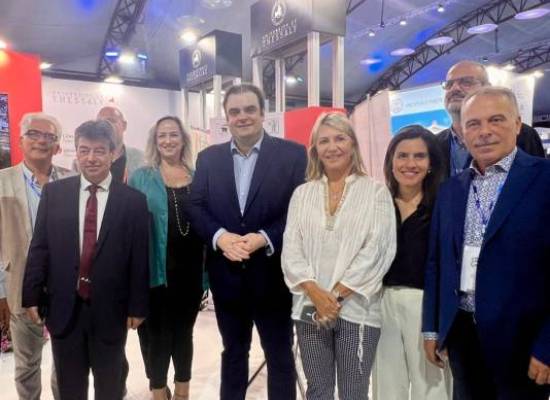 The UTH Administration welcomes the Minister of Education, Religious Affairs & Sports Mr. Pierrakakis and the Deputy Ministers Mmes. Ζ. Μakri and Ι. Lytrivi
