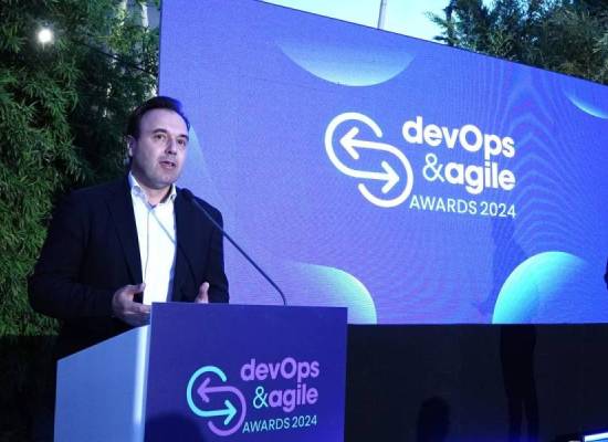 Ο Πρόεδρος της Κριτικής Επιτροπής των Βραβείων καθηγητής Πάνος Φιτσιλής, ο Υπουργός Ψηφιακής Διακυβέρνησης Δημήτρης Παπαστεργίου, ο Διευθυντής του ΕΚΤ Δρ Κυριάκος Τολιάς