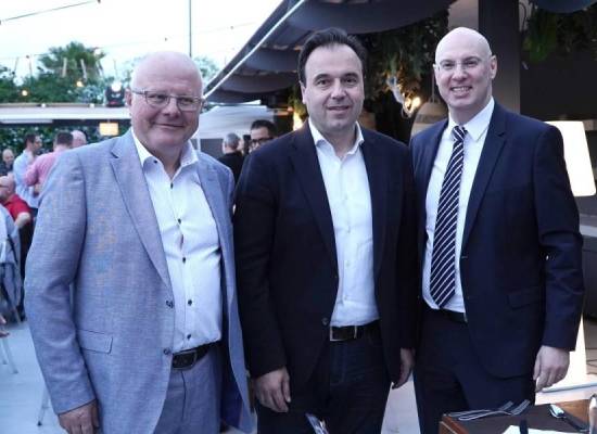 Ο Πρόεδρος της Κριτικής Επιτροπής των Βραβείων καθηγητής Πάνος Φιτσιλής, ο Υπουργός Ψηφιακής Διακυβέρνησης Δημήτρης Παπαστεργίου, ο Διευθυντής του ΕΚΤ Δρ Κυριάκος Τολιάς