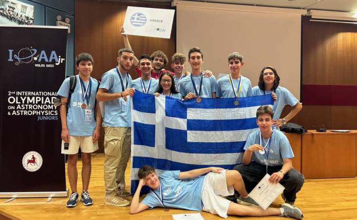 Η Ελληνική ομάδα, ο Πρόεδρος της Οργανωτικής Επιτροπής και όλοι οι φοιτητές-εθελοντές, αμέσως μετά την λήξη της τελετής απονομής των μεταλλίων.