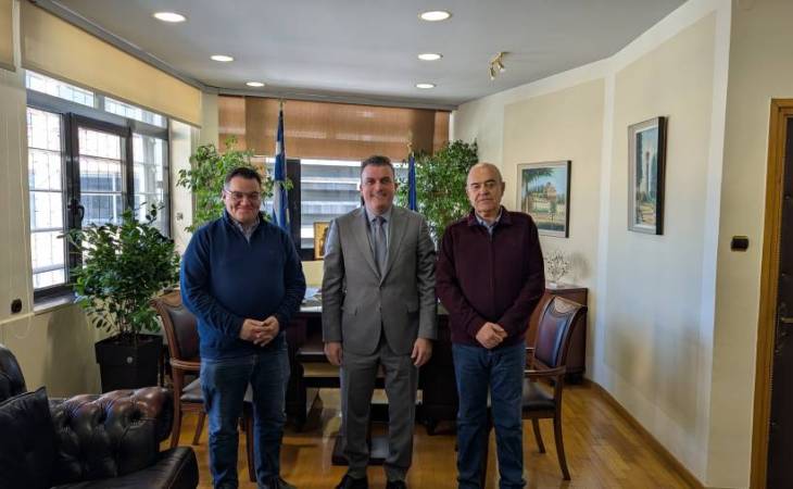 Από αριστερά προς δεξιά: ο κ. Χρήστος Αγορίτσας, ο Δήμαρχος Λαρισαίων κ. Θανάσης Μαμάκος και ο Καθηγητής κ. Κλεάνθης Συρακούλης